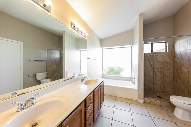 Building Photo - 3104 N Copenhagen Dr