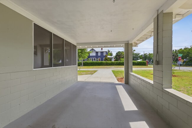 Building Photo - 511 E Rich Ave