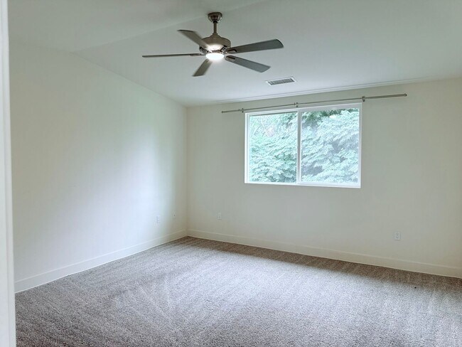 Building Photo - Reseda Ranch 5 bedroom 3 bath house!