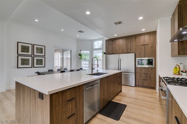 Building Photo - 7210 Shallowford Ave