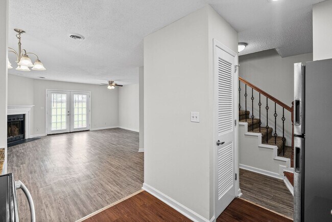 Building Photo - 105 Greenland Ct