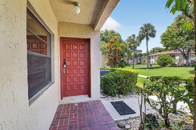 Building Photo - 9264 Vista Del Lago