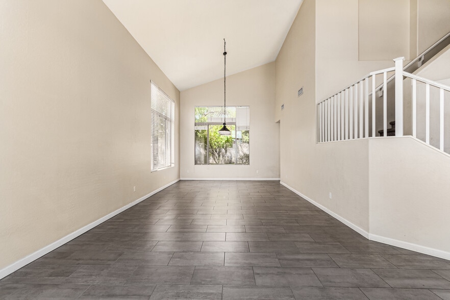 Building Photo - 6804 W Lone Cactus Dr