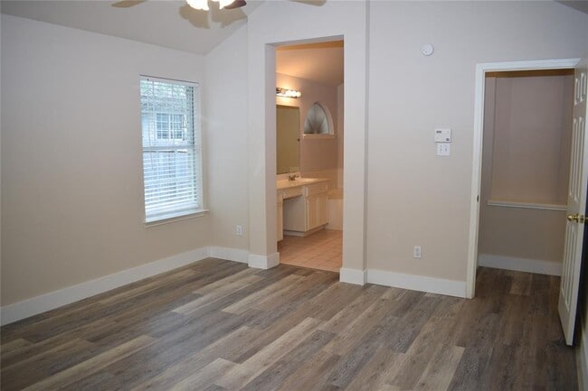 Building Photo - 3810 Newland Dr