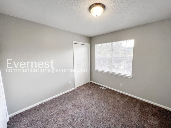 Building Photo - 3-Bed/2-Bath Home/ Pet Friendly/Voucher Accepted/ Available Soon!