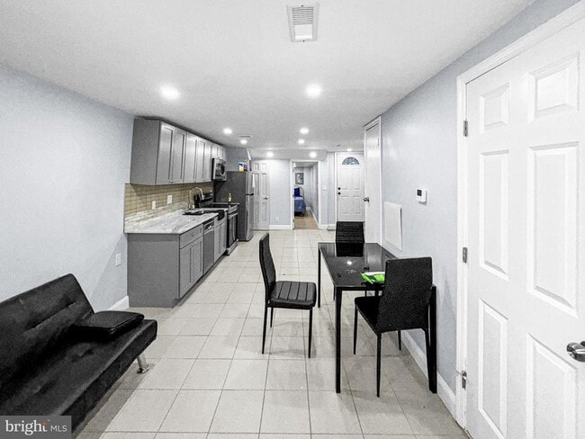 Building Photo - 4644 G St