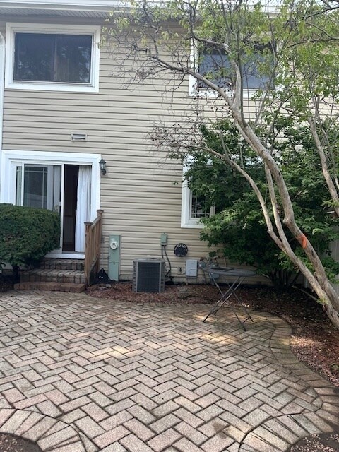 Building Photo - 1003 Sandpiper Ct