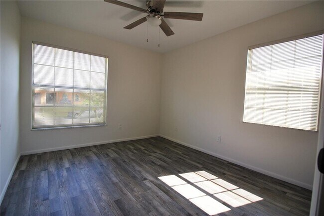 Building Photo - 390 Lilac Rd
