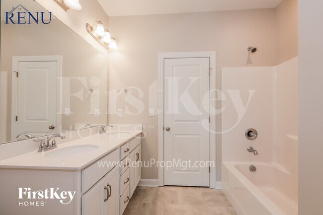 Building Photo - 3207 Elmwood Dr