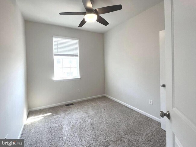 Building Photo - 2013 Thornbrook Wy