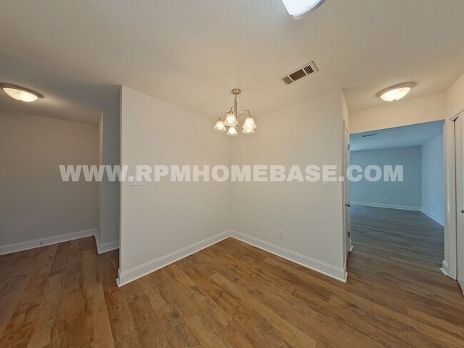 Building Photo - Spacious Dog-Friendly Townhome | Minutes from Eglin AFB & Hurlburt Field