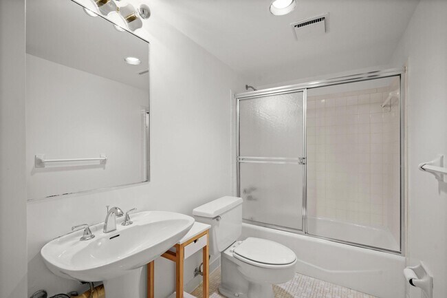 Building Photo - 9809 Hall Rd