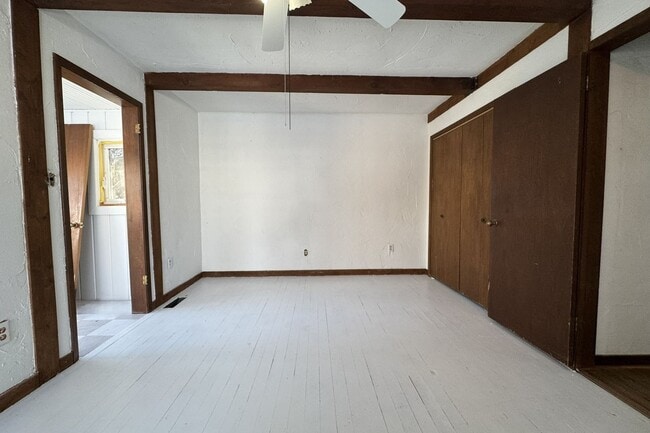 Building Photo - Central Ames Home Available Now