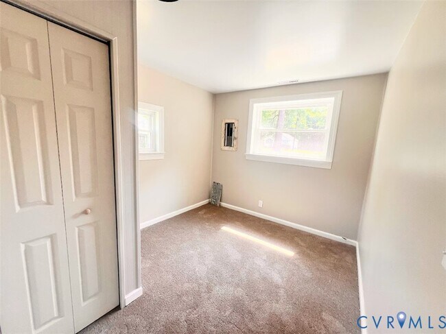 Building Photo - 1144 E Normandale Ave