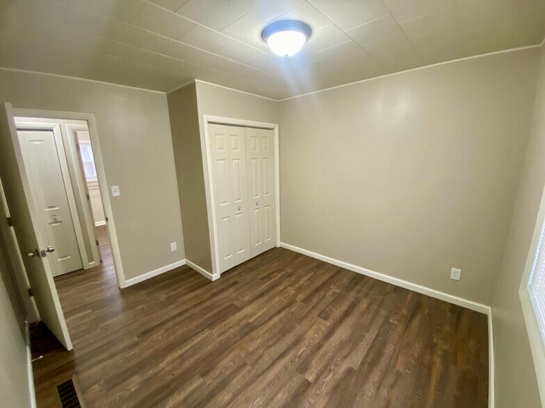 Building Photo - 1454 Pin Oak Dr