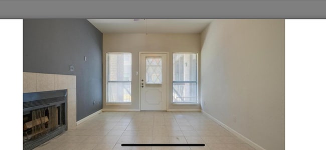 Building Photo - 806 W 24th St