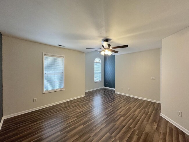 Building Photo - Beautiful 2 Bedroom Condo in Cary!