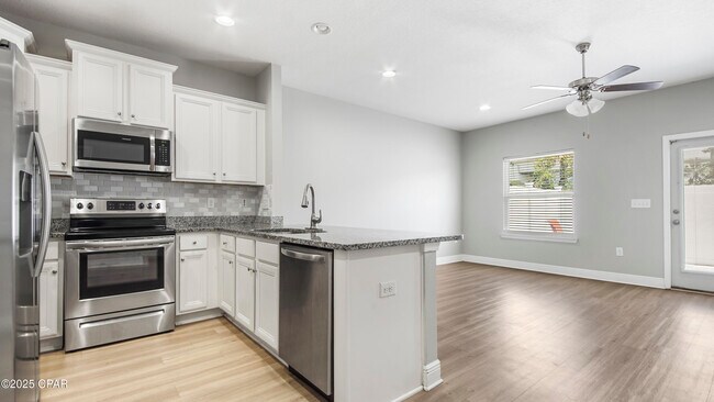 Building Photo - 7456 Shadow Lake Dr