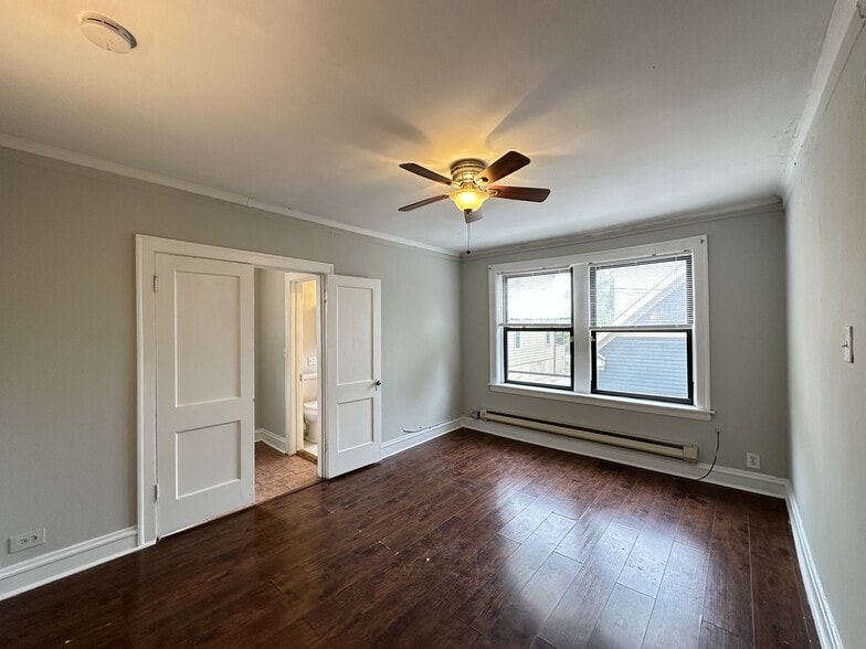 Building Photo - 4333 N Damen Ave