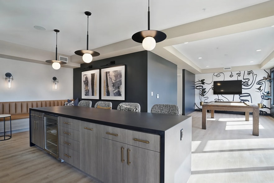 Building Photo - 340 West 700 S