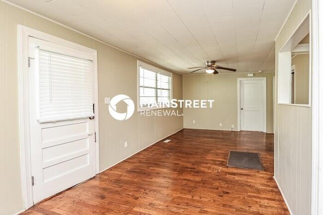 Building Photo - 3130 Ashwood Rd