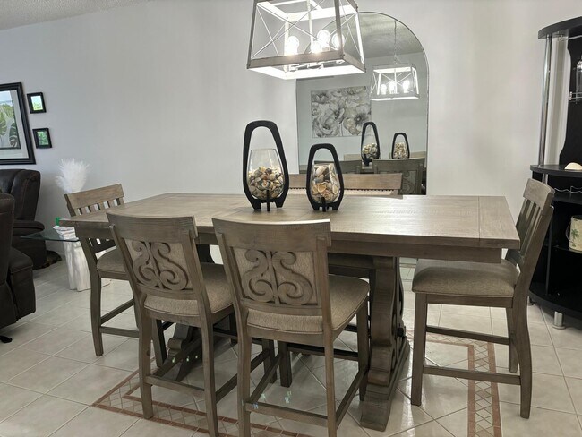 Building Photo - 9900 S Ocean Dr