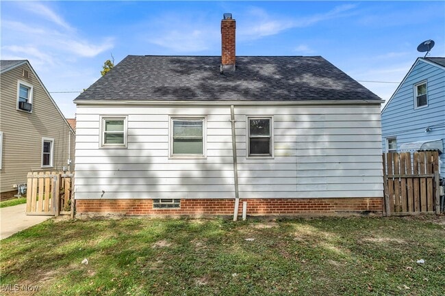 Building Photo - 25730 Shoreview Ave