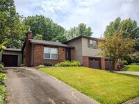Building Photo - 824 Reno Dr