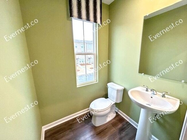 Building Photo - Spacious & Bright 3-Bedroom Townhome with ...