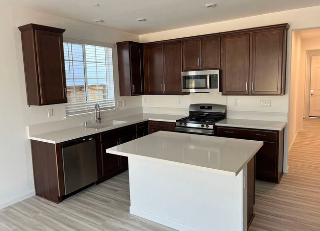 Building Photo - 3 Bed 2 Ba 2 Car