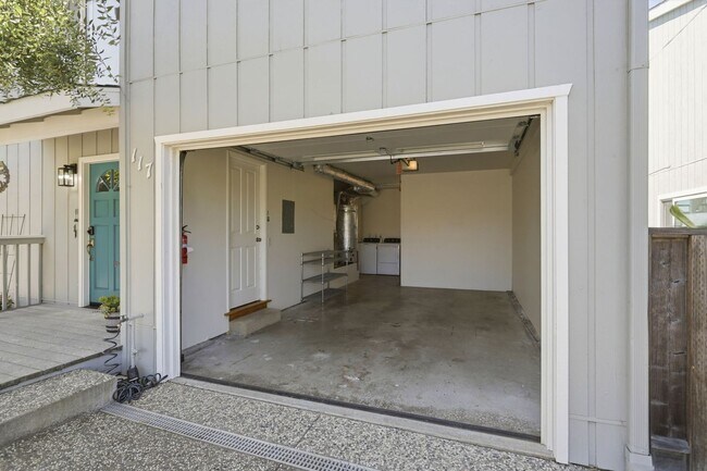 Building Photo - Beautiful 2-Bedroom La Selva Beach Home with Ocean Views