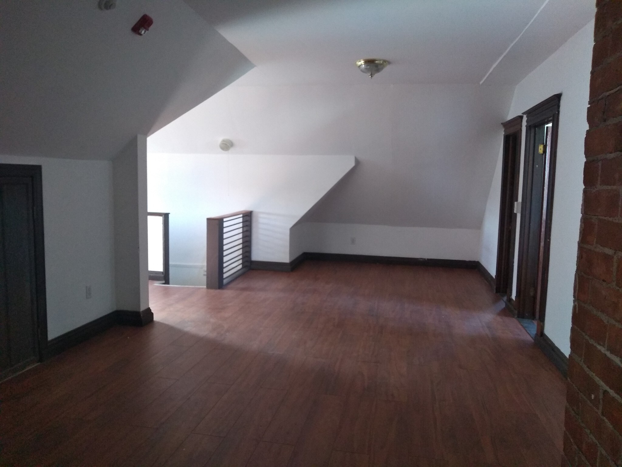 Building Photo - 261 Maple St