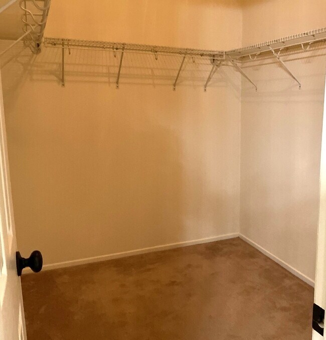 Building Photo - Beautiful 5 Bedroom Home in Desirable Stoney Mountain Ranch – Now Available!