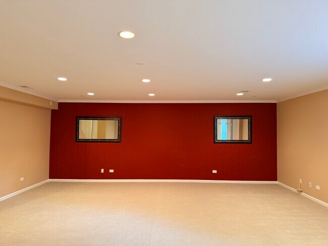 Building Photo - 1873 Crenshaw Cir