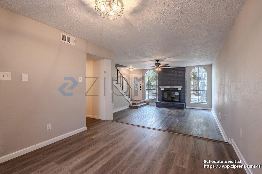 Building Photo - 2052 Lakeside Dr