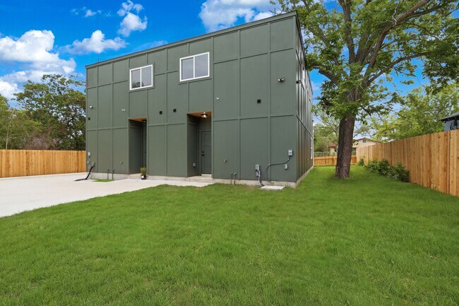 Building Photo - New Build Ready for Move In!