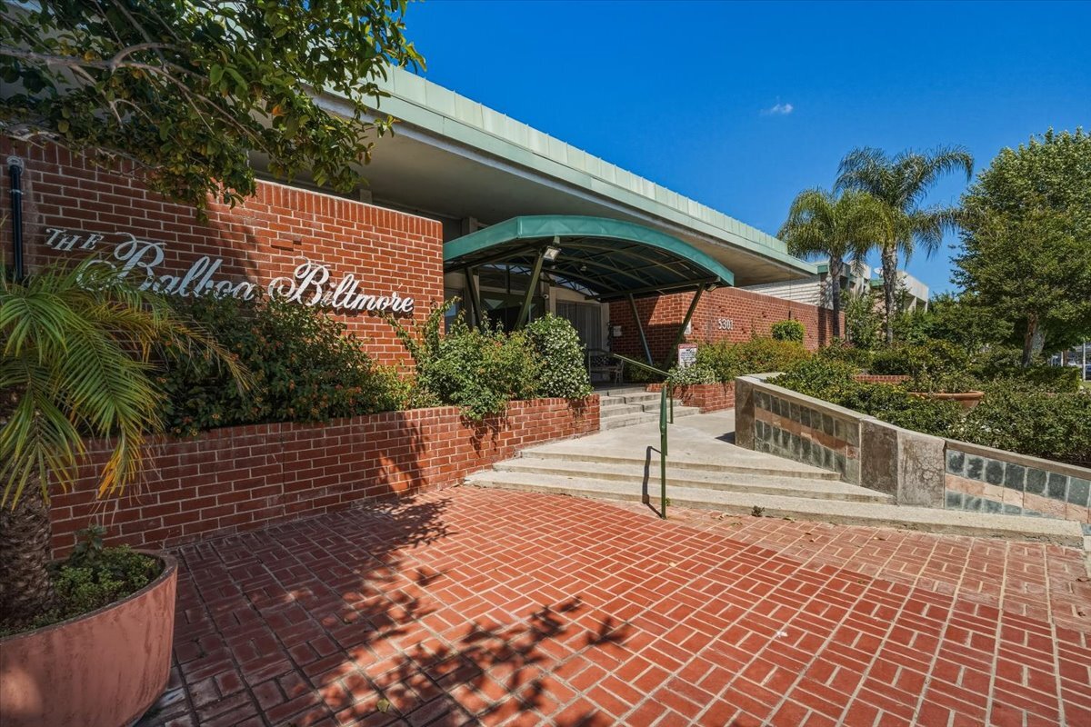 Building Photo - 5301 Balboa Blvd