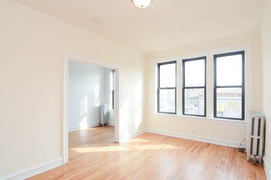 Building Photo - 2704 N Sawyer Ave