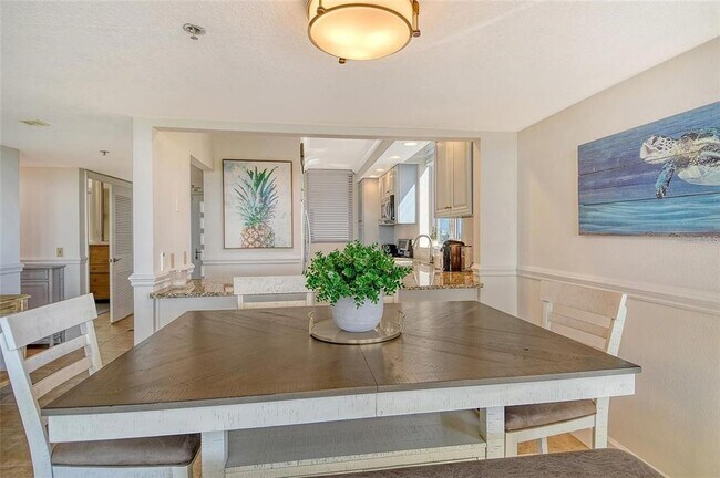 Building Photo - 1065 Gulf of Mexico Dr