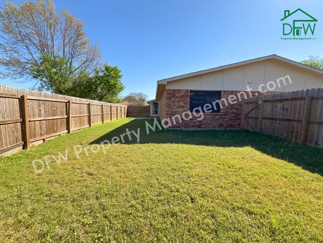 Building Photo - 8917 Vernon Dr