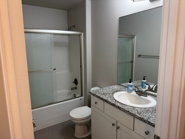 Building Photo - Amazing 3 bedroom home