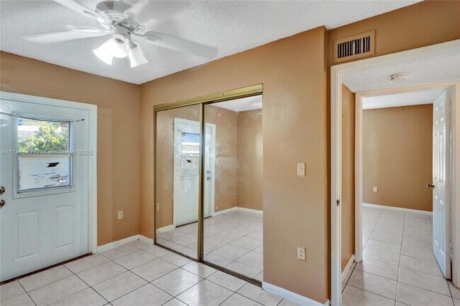 Building Photo - 3 bedroom in North Miami FL 33168