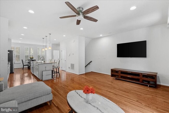 Building Photo - 43387 Charitable St