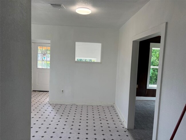 Building Photo - 1314 Sabine St