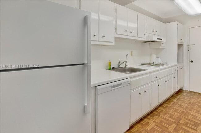 Building Photo - 100 Lincoln Rd