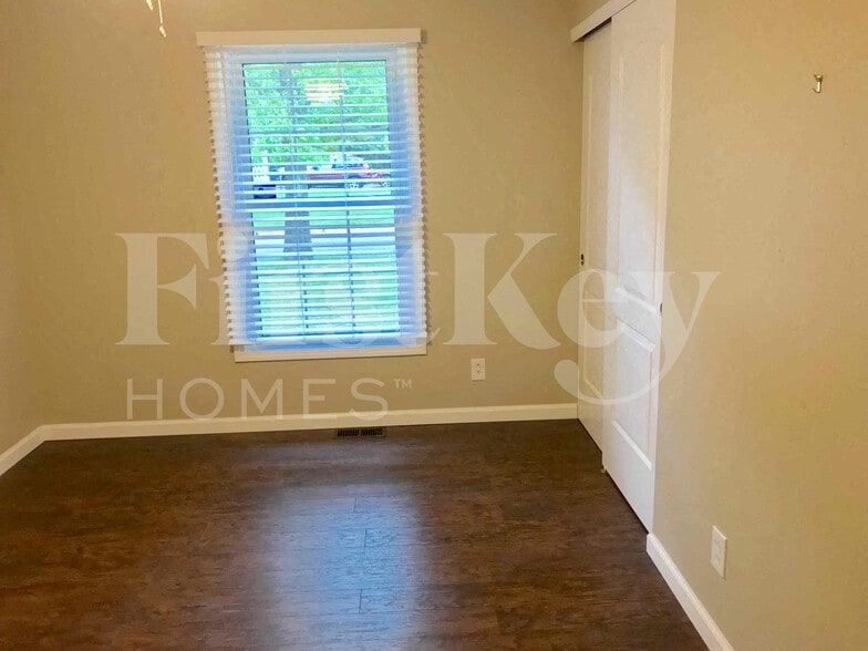 Building Photo - 6380 El Serrano Dr