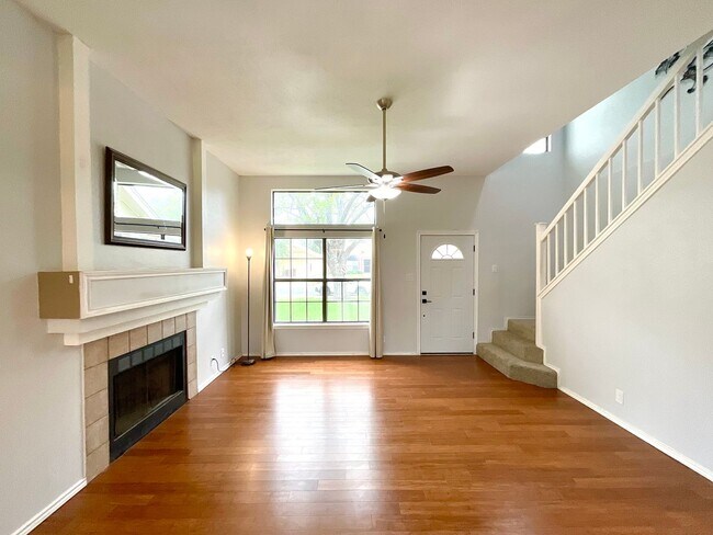 Building Photo - 2-Story 3 Bedroom / 2.5 Bath Home Near Lackland AFB!