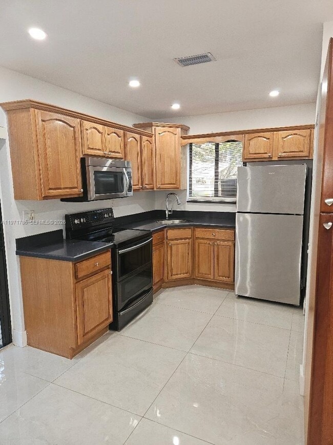 Building Photo - 20543 SW 92 #20543 Cutler Bay, FL 33189