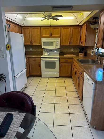 Building Photo - 2425 Doud St