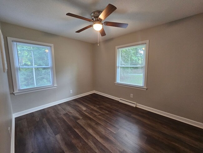 Building Photo - NEW LISTING!!!!!